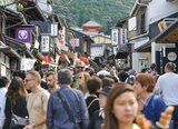 Visitors satisfied with Kyoto sightseeing experience despite the crowds